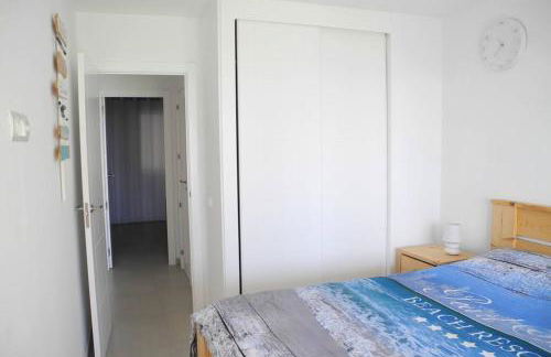 NEW! Modern apartment right on the beach! - Foto 19