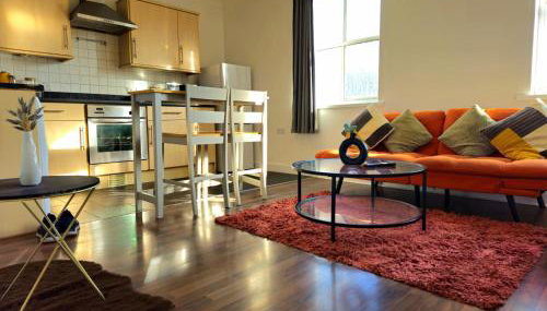 Modern 2BR City Center Apt Work and Family with Parking - Foto 3