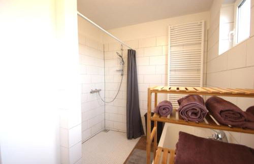 Moderne Ferienwohnung mit Terrasse & Garten Möwennest III - Photo 11