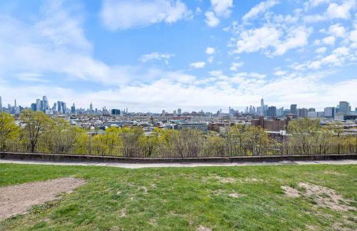 Luxury and Chic 2BR 2BA Apt only 15 Mins to NYC & Hoboken - Foto 32