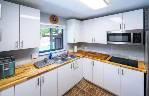 Upgraded Lux Retreat in Coconut Creek with Pool and Hot Tub - Foto 13