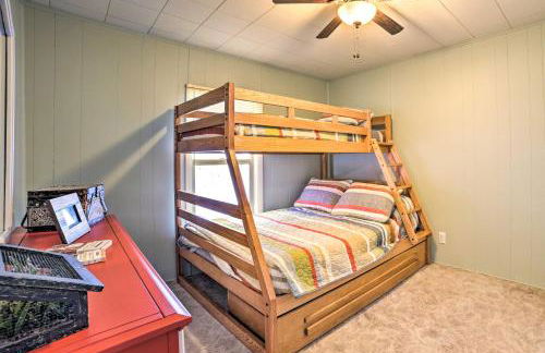 Rose City Cabin with Fire Pit and Lake Access - Foto 18