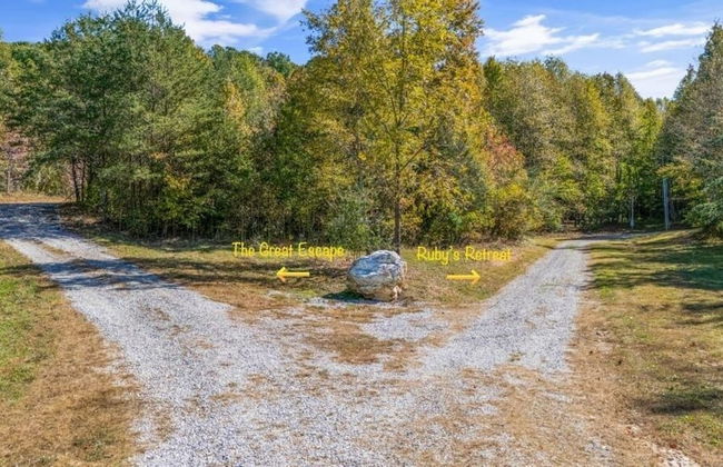 Ruby's Retreat - 2 Bedrooms, 1.5 Baths, Sleeps 8 by RedAwning - Foto 13