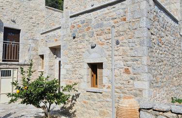 Rigas stone tower east Mani 3 - Foto 1