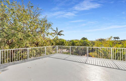 NEW LISTING! Reel Joy Waterfront Luxe with Pool and Private Dock home - Foto 69