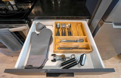 Smart Amenities & Modern Charm – Houston Studio! - Foto 23