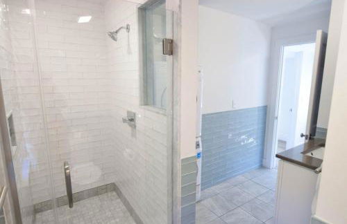 3 Newly Renovated Condos w Water Views - Foto 10