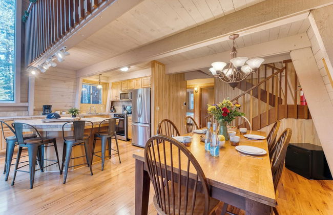 Lundy Bearden Serene Tahoe Retreat With Deck, Fireplace, and Forest Views - Foto 15