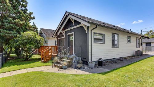 2 Mi to Dtwn Tacoma Charming Home with Deck and Yard! - Foto 1