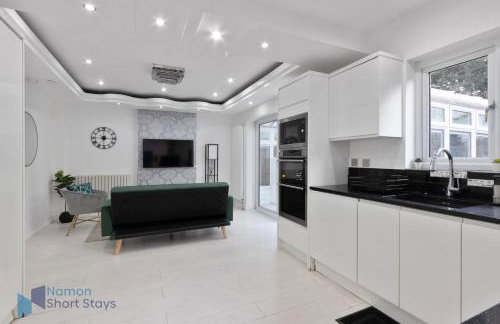 Large Comfy 4 Bedroom House, Ideal for Workers, FREE Parking - Foto 21