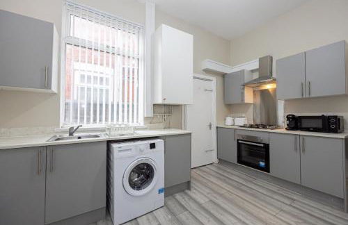 Modern 3BR House in Manchester, Ideal for Families, Sleeps 7 - Foto 11