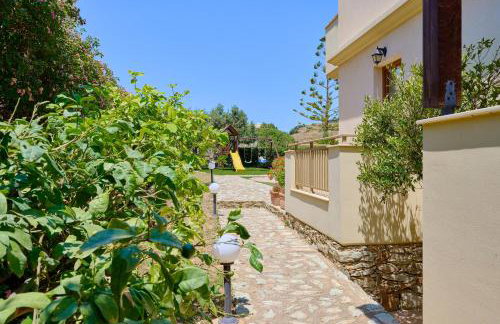 Family seaside Kladissos Villa with private heated pool! - Foto 59