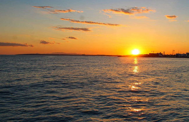 Paseo en barco por Lárnaca al atardecer - Foto 2