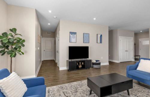 Modern 2BR & 2BA New Build Condo w Garage & Patio - Foto 9