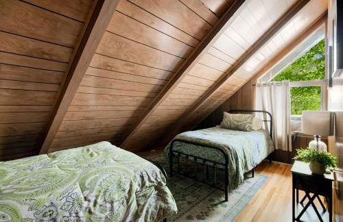 Mountain cabin w hot tub, fire pit & pet-friendly - Foto 23