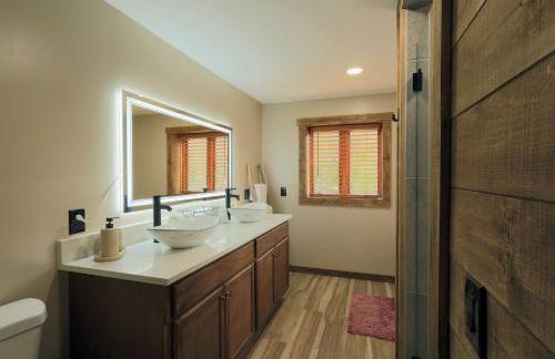 The Chariot - Creek Front with HotTub, Fire Pits, Billiards, EV Charger - Sandalwood Stays - Foto 42