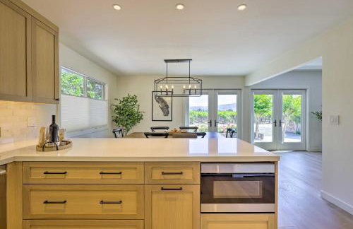 Luxe Wine Country Getaway with Vineyard Views - Foto 9