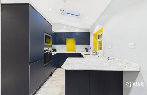 Refurbished 4-Bed, Open-Plan Living, Sleeps 10 - Foto 19