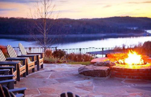 Enjoy the views of Table Rock Lake in this 2BD resort condo - Foto 20