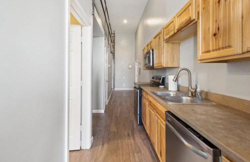 Rustic-Industrial Loft with Courthouse Views apts - Photo 13