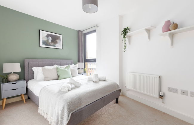 Idyllic 2 Bed Flat with Balcony in Canada Water - Foto 3