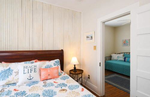 Catch A Wave 2 Blocks to the Beach Two-Story With Porch - Foto 10