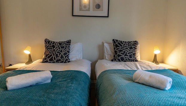 3BR Detached Bungalow w/Parking - Foto 4, Habitación