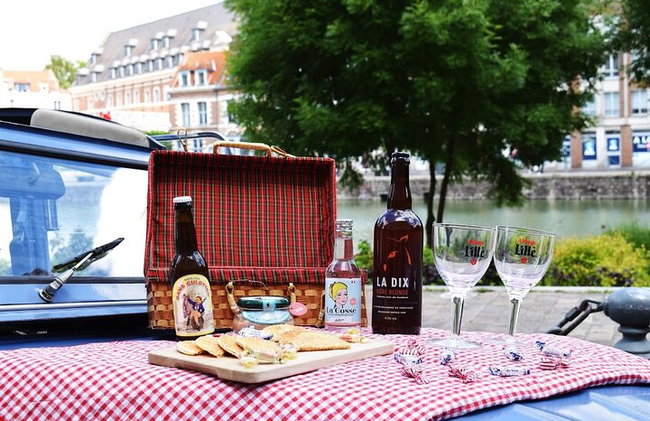Excursão privada de 1 hora em Lille em conversível 2CV com degustação de produtos locais - Foto 2