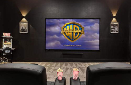 Designer Home with Hot Tub BBQ & Hill Views - Foto 13