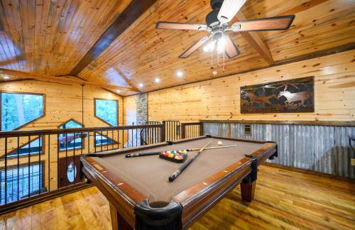 Rustic Family Getaway - Pool Table, Hot Tub, Pets, Great Location - Photo 48
