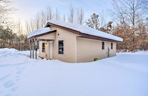 Wooded Danbury Cabin with Grill and Fire Pit! - Foto 1