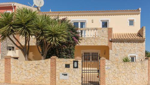 Villa Arpeggio - Cozy 3-Bedroom Villa with Private Pool in Montinhos da Luz, Lagos - Foto 2, Garden, Garden view, Game Room