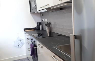 Beautiful Apartment on Las Ramblas with Port views - Photo 17