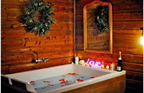 Le Chalet romantique, SPA XXL, 5 min centre ville, Écran cinéma, Lit king size, cascade d'eau - Foto 22