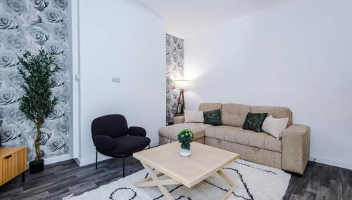 Presented by LTJ PrimeKey Properties - NEW! 7 Bed plus Sofa Bed - Perfect for Contractors - Foto 2