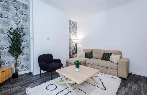 Presented by LTJ PrimeKey Properties - NEW! 7 Bed plus Sofa Bed - Perfect for Contractors - Foto 2