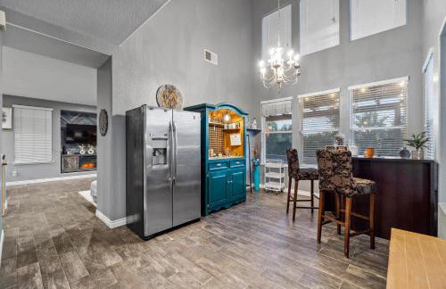 Entire Private Home with 5 Bedrooms 4 Bathrooms 3000 Sq ft Villa, Pool, Hot Tub, Nature, Garage, Winery, Available Now - Foto 62