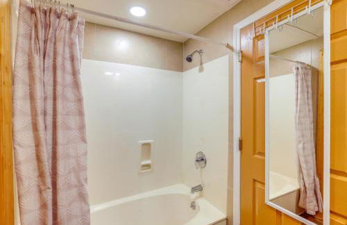 Mtn Cabin 1 Mi to TIEC Outdoor Kitchen and Fire Pit - Foto 10