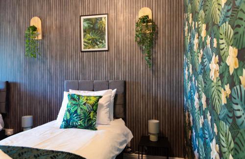 Large House for Groups with Huge Driveway - FREE PARKING - Photo 25