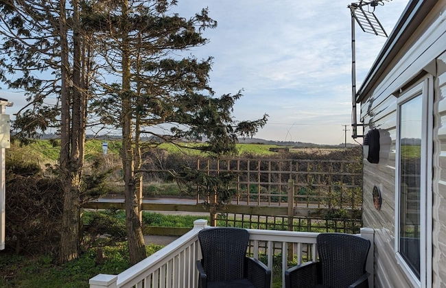 2 Bedroom Pet Free Caravan and Decking Free Wifi - Photo 12