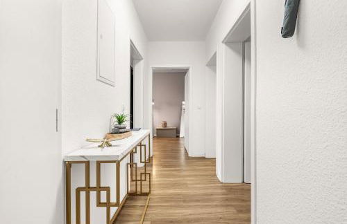 Smart Home - Near Essen, Oberhausen, Bottrop - Perfect for 6 Guests! Balcony - Netflix - Smart TV - Foto 13