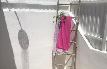 City Break-Quiet House with Private Patio - Foto 49