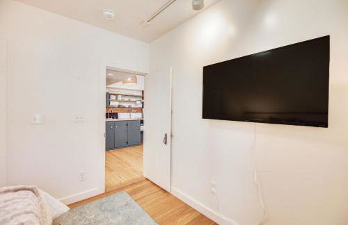 Hike and Leaf Peep Couples Retreat in Waterbury! - Foto 17