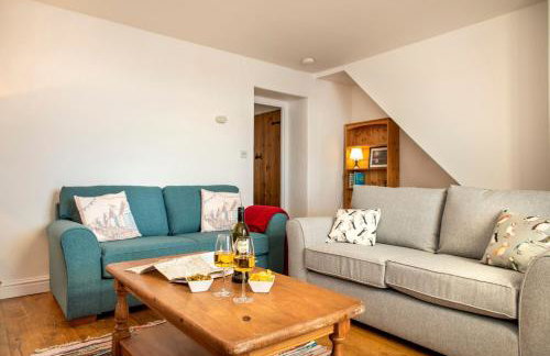 Drake Cottage with Hot tub - Photo 7