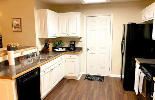 Spacious & comfy home in ultra-convenient location 2025 Traveller Award Winner - Foto 25