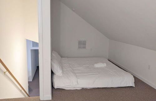 Cheerful 4Br Water View Lakehouse with Dock & More - Foto 37