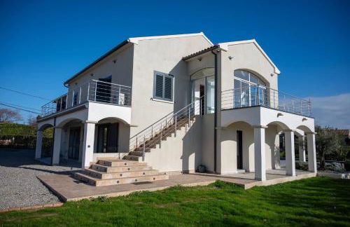 Rez de maison neuve Piscine WiFi Poolhouse en Pierre - Foto 27