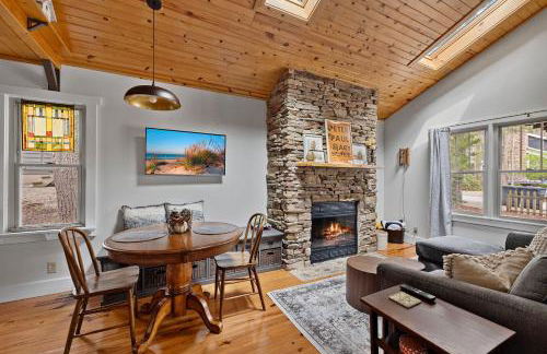 Meadow Pines by Juniper Holiday + Home - Photo 10