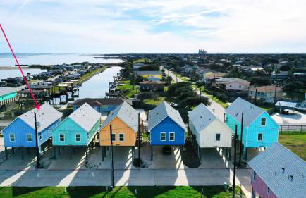Waterfront Shared Pool w/ Bay Views, Boat Dock Oscar's Lodge by Avantstay - Foto 78
