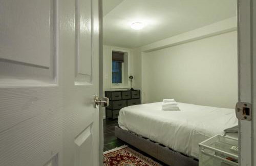 Rest Easy in this Bloomingdale English Basement - Foto 10